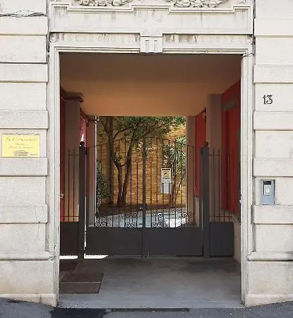 Cozy Flat + Parking Close To Center/airport Apartman