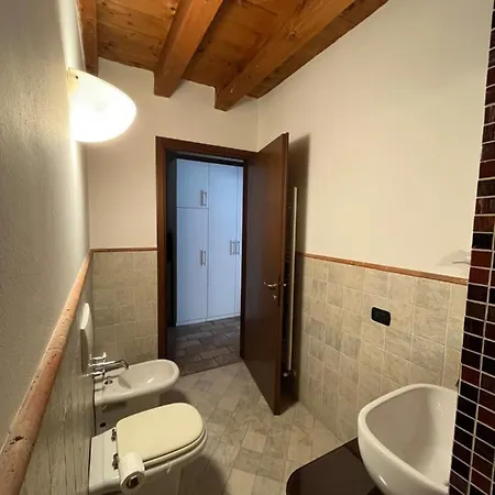 Cozy Flat + Parking Close To Center/airport 公寓 *