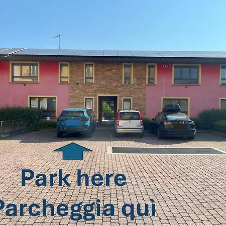 Apartment Cozy Flat + Parking Close To Center/airport