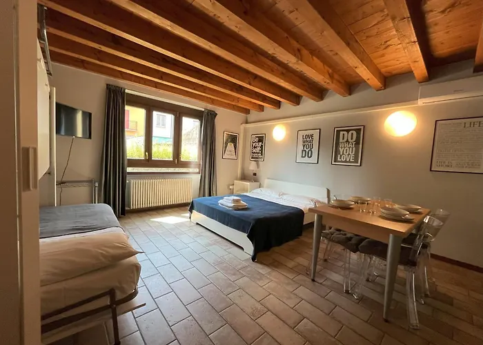 Cozy Flat + Parking Close To Center/airport * ベルガモ