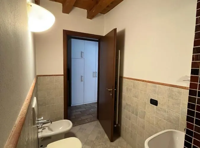 Cozy Flat + Parking Close To Center/airport Διαμέρισμα *